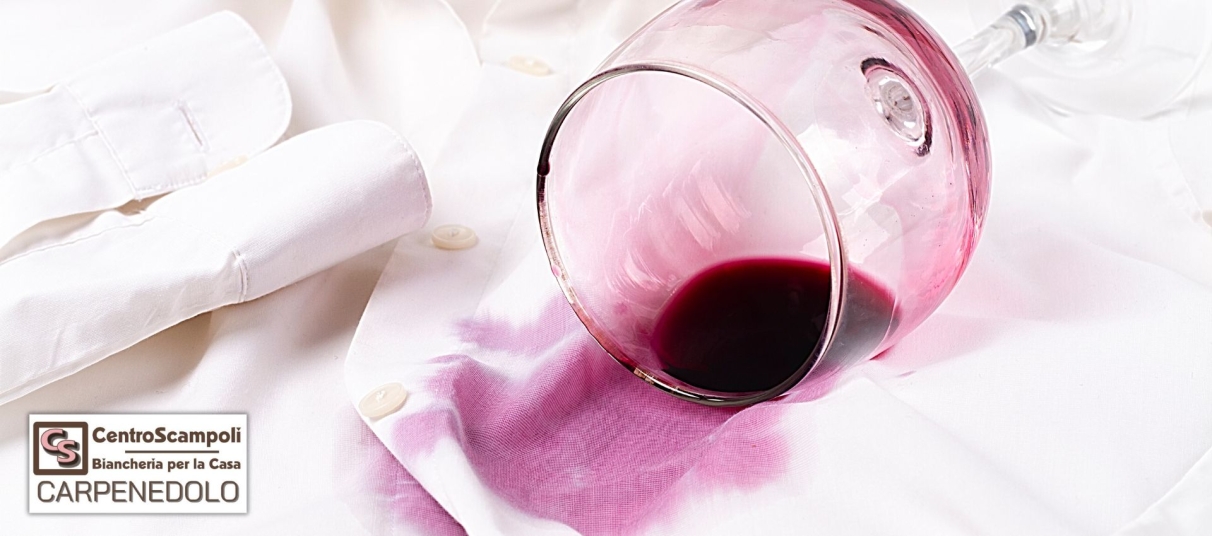 Come Togliere le Macchie di Vino Rosso dai Tessuti: Guida Completa